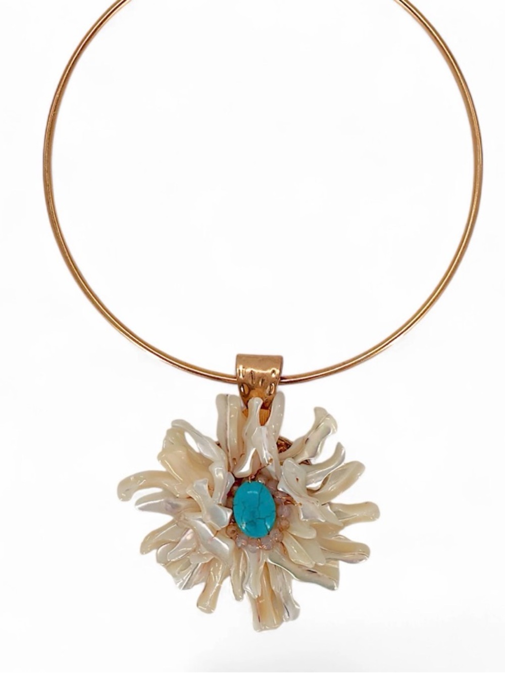 NWT ⚜️🩵⚜️ GARDENIA Tiare Necklace